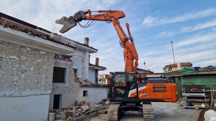 HITACHI ZX240-7 - PROGETTO DEMOLIZIONE BY MENEGUZZI COSTRUZIONI