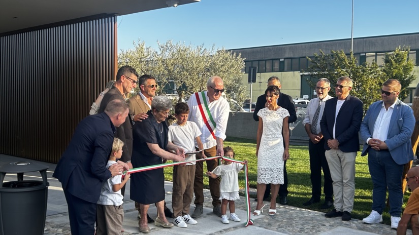 La ditta Battiston ha celebrato il suo 50° anniversario inaugurando i nuovi uffici e festeggiando l'arrivo del nuovo escavatore Hitachi ZX250-7 SLF